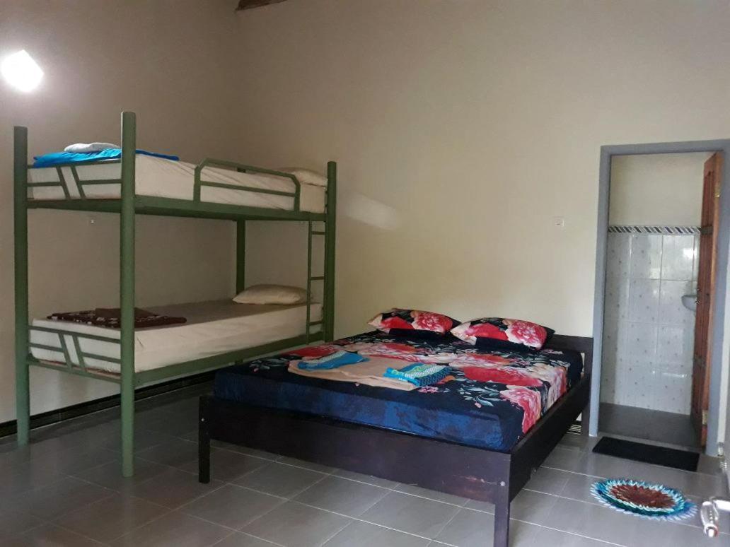 Red Island Bungalows Pasanggaran Habitación foto