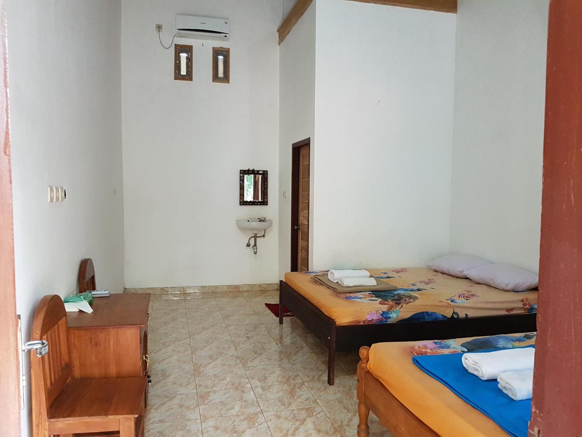 Red Island Bungalows Pasanggaran Habitación foto