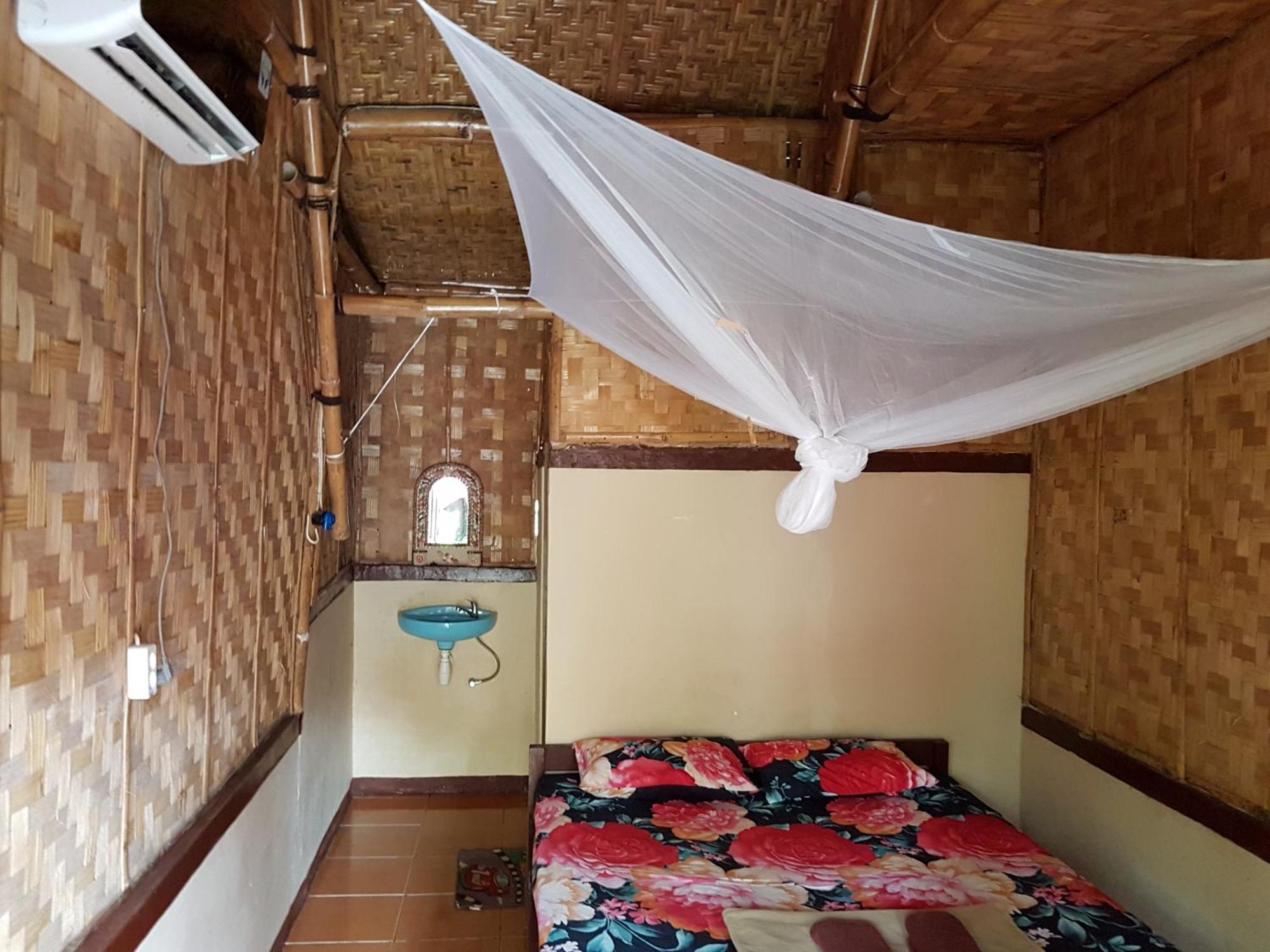 Red Island Bungalows Pasanggaran Habitación foto