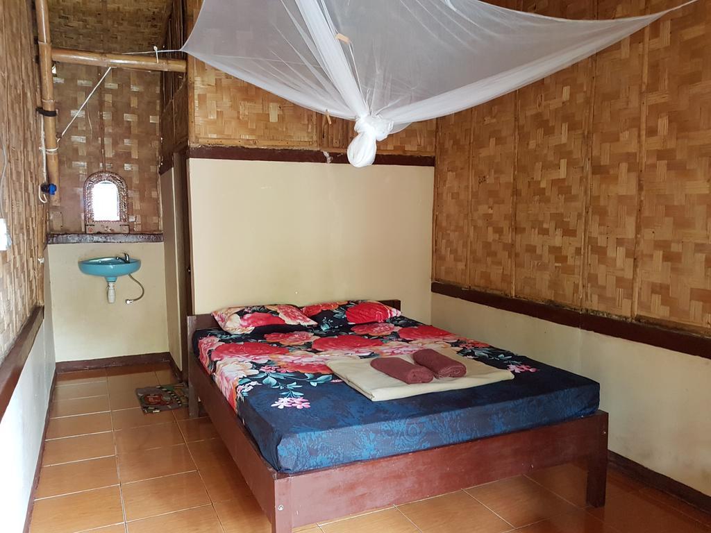 Red Island Bungalows Pasanggaran Habitación foto